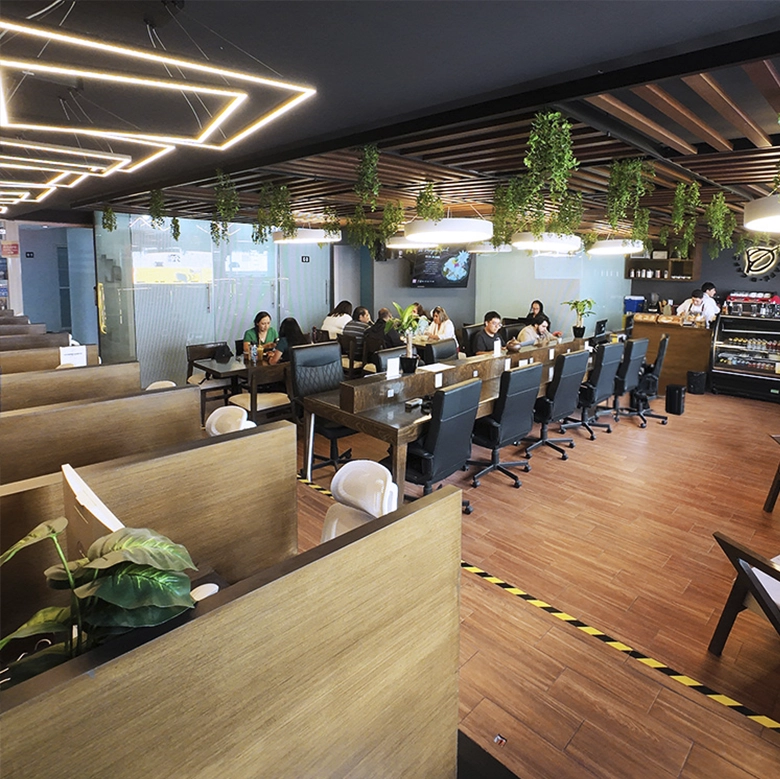Open Coworking donde incluye Internet de alta velocidad, limpieza, soporte y servicios — todo está gestionado para usted.