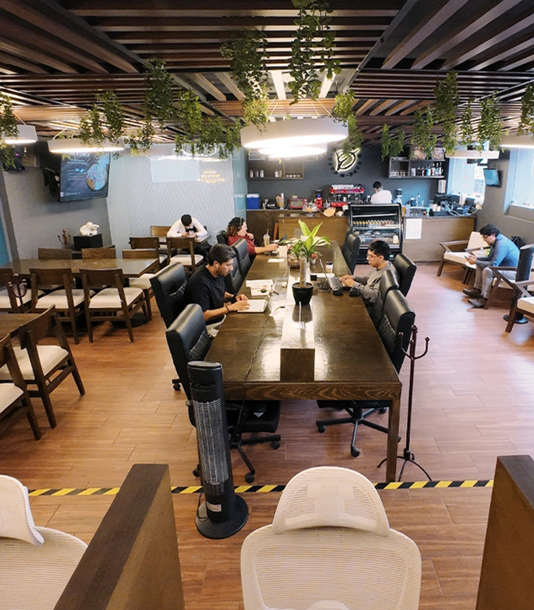Su sala de juntas está completamente amueblada e incluye Internet de alta velocidad, limpieza, soporte y servicios — todo está gestionado para usted.
